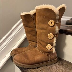 UGG BAILEY Button Triplet